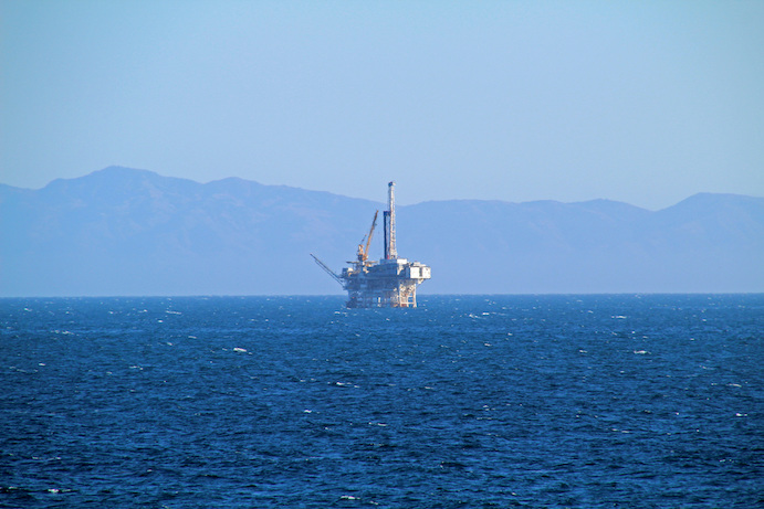 IELTS Model Oil and Gas Essay - Oil Rig